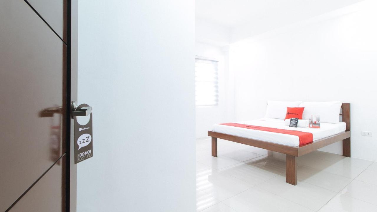 Reddoorz Plus At Dbuilders Poblacion Bgc Taguig Exterior photo