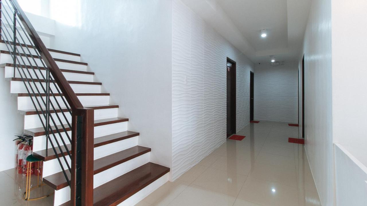 Reddoorz Plus At Dbuilders Poblacion Bgc Taguig Exterior photo
